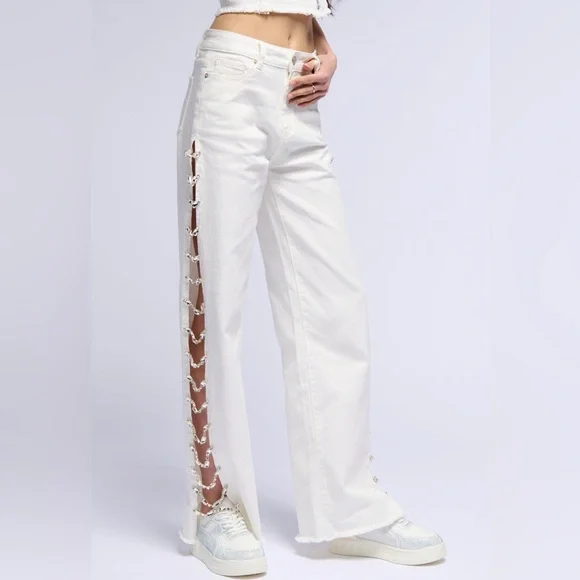 💥AKIRA Diamonds Metal Slit Raw Hem White Denim 💥 - Picture 3 of 14